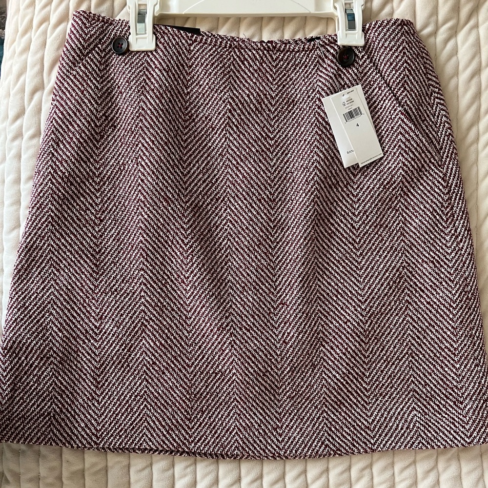 Banana Republic NWT | Red & White Patterned Skirt